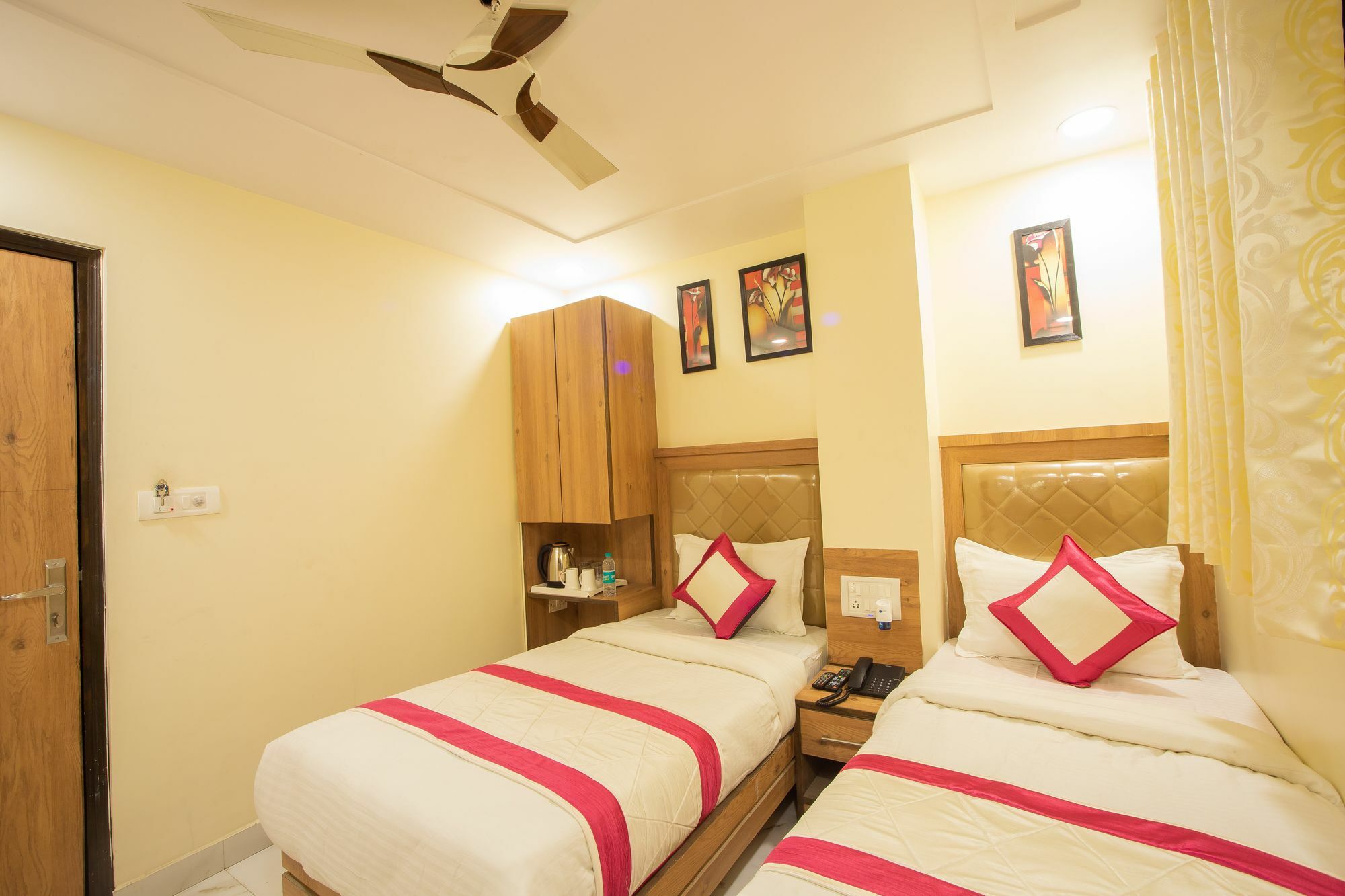 Hotel Sarthak Palace - By Pooja Hospitality Nové Dillí Exteriér fotografie